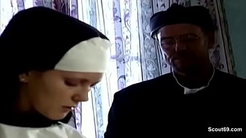 Auch Nonnen brauchen mal einen Schwanz im Kloster